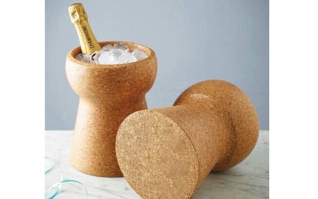 Cooler da A.S Bueno em forma de rolha de champanhe é vedado para não vazar água (Craft Design)