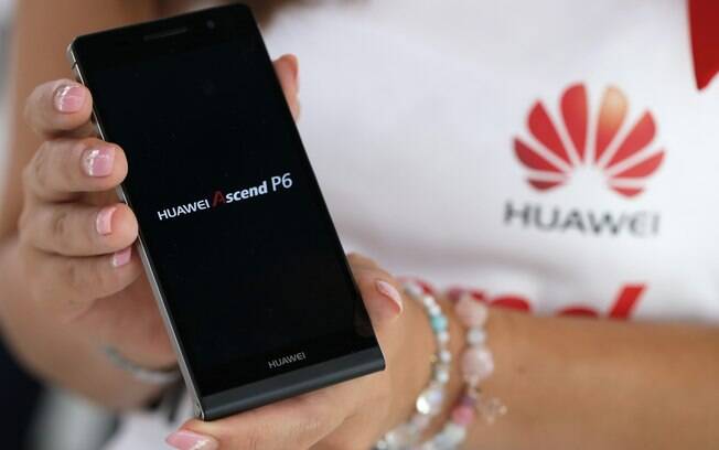 Ascend P6, da Huawei, é smartphone mais fino que os modelos iPhone 5S e Galaxy S4
