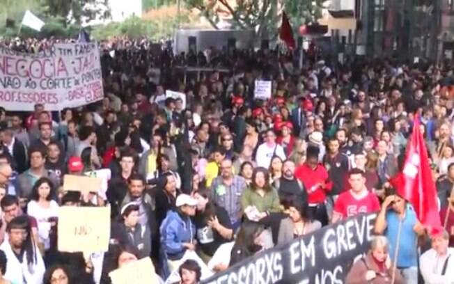 Professores da rede estadual fecham Avenida Paulista em ato realizado na última sexta-feira