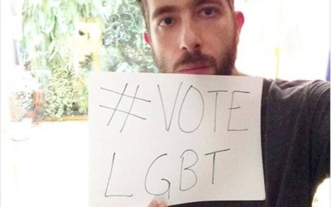 O fotógrafo Gui Mohallem, que faz parte da organização da campanha #voteLGBT, na foto que postou na página do Face