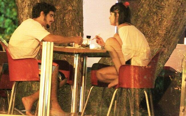 Caio Castro e Maria Casadevall jantam em restaurante na Barra da Tijuca, Rio