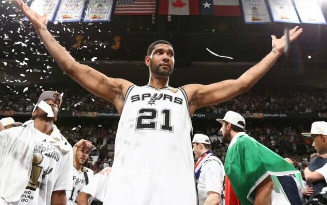 Aos 40 anos, Tim Duncan deixa o basquete com cinco títulos da NBA e como líder de diversas estatísticas