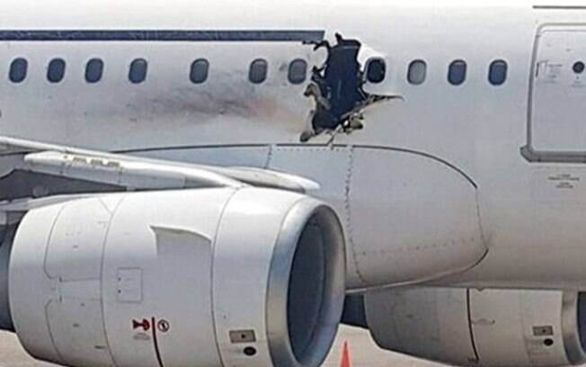 Avião fez pouso de emergência na Somália depois de explosão deixar buraco na fuselagem