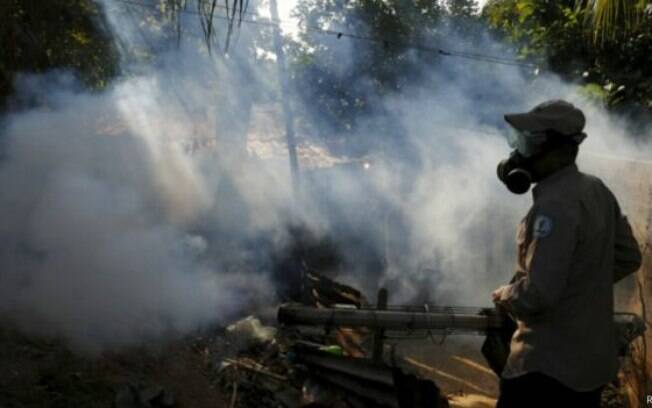 Brasilianista cita a crise gerada pela disseminação do vírus zika e os problemas nas obras olímpicas pioram ainda mais a situação do país