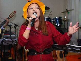 Sueli tentava comprar uma casa no Japão mesmo, mas ficou doente e agora começou a carreira de cantora