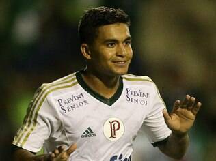 Palmeiras vai usar estratégia do Corinthians para tirar Dudu de pena pesada