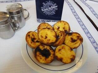 Os autênticos Pastéis de Belém, únicos que levam o nome do bairro onde está a confeitaria