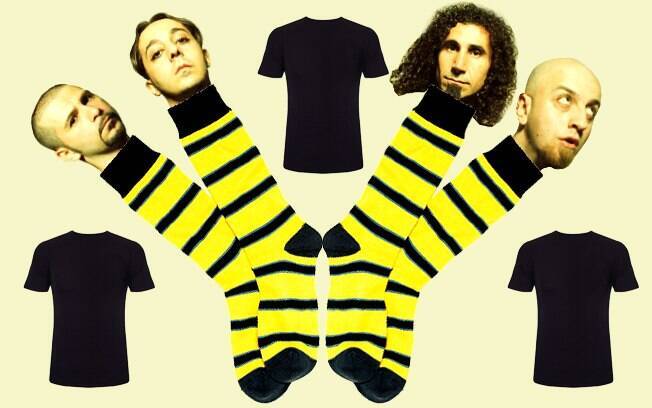 Os músicos do System of a Down gostam de ter dez pacotes de camisetas pretas e dez pacotes de meias pretas com listras amarelas tamanho GG