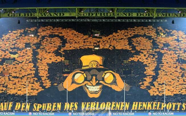 Torcida do Borussia Dortmund faz incrível mosaico para o time antes de partida da Liga dos Campeões