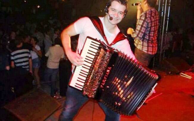 Danilo Jaques, músico da banda Gurizada Fandangueira, que tocava no local