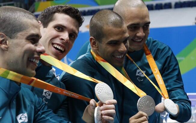 Quarteto do Brasil comemora prata nos 4x100 Quarteto do Brasil comemora prata nos 4x100