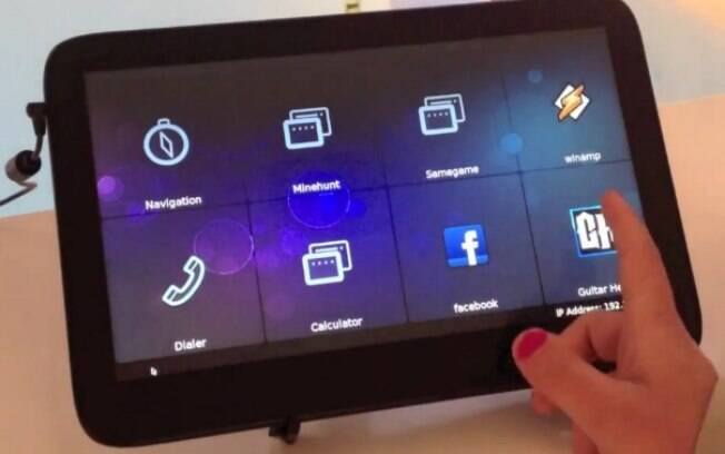 Tablet com Tizen, exibido em evento para desenvolvedores