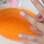 Após fazer a tradicional francesinha nas unhas, derrame pequenas bolinhas rosas nas unhas dos anelares. Foto: Tricia Vieira/Fotoarena
