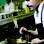 O chef peruano Virgilio Martinez em ação. Respeito aos ingredientes e receitas locais no restaurante. Foto: Divulgação