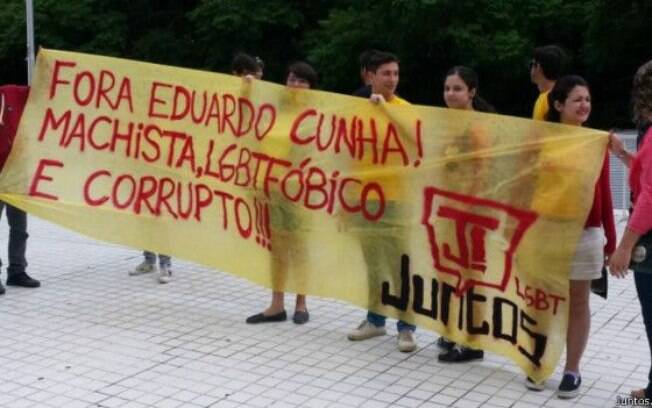 Manifestantes de movimentos LGBT e feministas protestam contra Cunha, em ato ocorrido em março em São Paulo