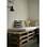 Empilhados, os pallets oferecem praticidade e substituem o estrado da cama . Foto: Reprodução / Blog Decoração e Invenção