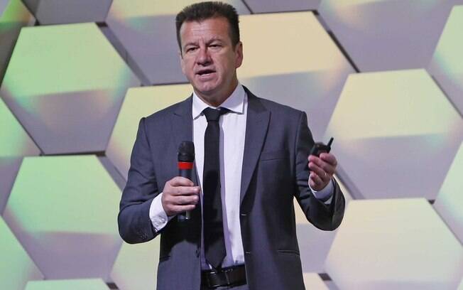 Dunga durante sua palestra na Semana de Evolução do Futebol Brasileiro
