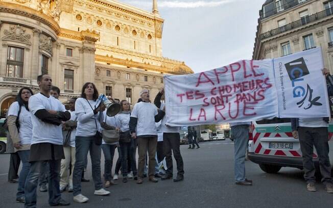 Protesto ocorreu em frente a uma das lojas da Apple em Paris