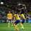 Andy Carrol cabeceia forte e abre o placar para o time inglês. Foto: Getty Images