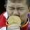 Chinês Chen Yibing beija a medalha dourada no pódio . Foto: AP
