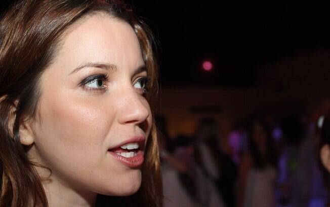 Nathalia Dill no Skol Sensation na madrugada deste domingo (03)