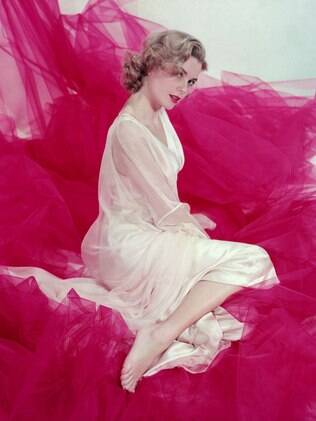 A atriz e princesa Grace Kelly em 1953, uma das inspirações para o estilo vintage atual