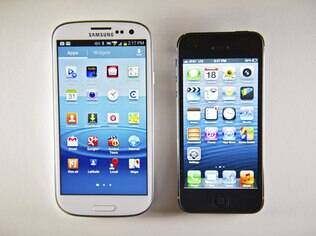 Galaxy S III (à esquerda) apresenta vulnerabilidade que permite superar tela de bloqueio sem senha, como no iPhone 5