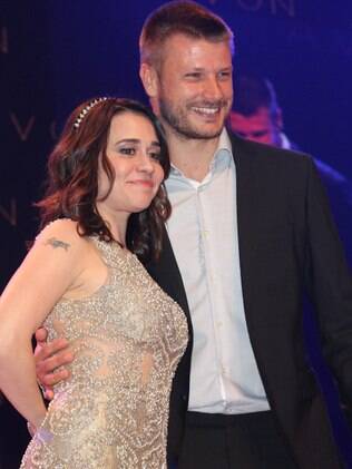 Rodrigo Hilbert e Alessandra Negrini em noite de premiação