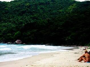 Vila de Trindade, em Paraty, tem algumas das praias mais bonitas da região