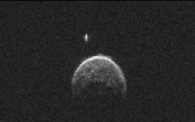 Asteroide 1999 AN10, passou próximo a Terra 1,3 milhão de quilômetros - pouco mais de três vezes a distância à Lua