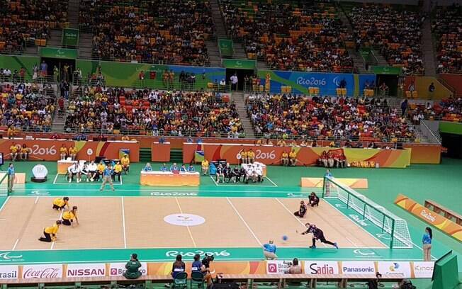 Goalball feminino brasileiro estreou com vitória sobre os Estados Unidos por 7 a 3