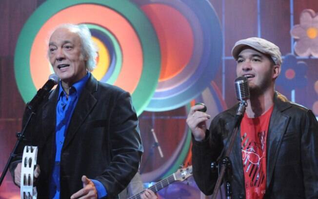 Erasmo Carlos e o filho, Alexande Pessoal, juntos no palco do 'Som Brasil', em 2008