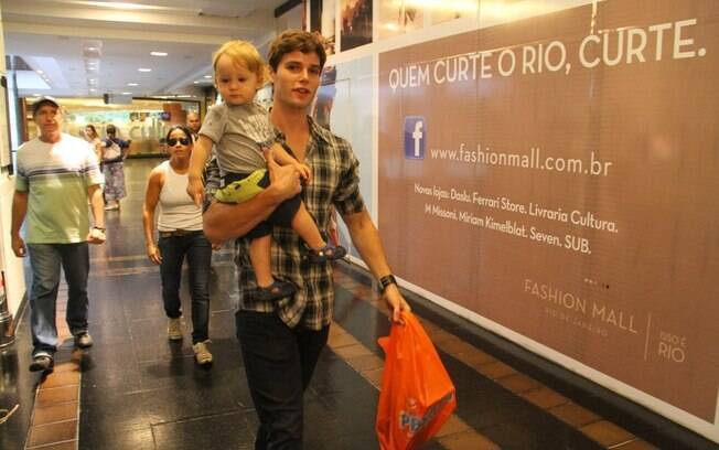 Jonatas Faro é pai de Guy, 1 ano