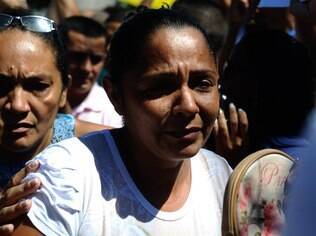 Moradores do Complexo do Alemão fizeram protesto pela morte de Eduardo de Jesus neste sábado (4)
