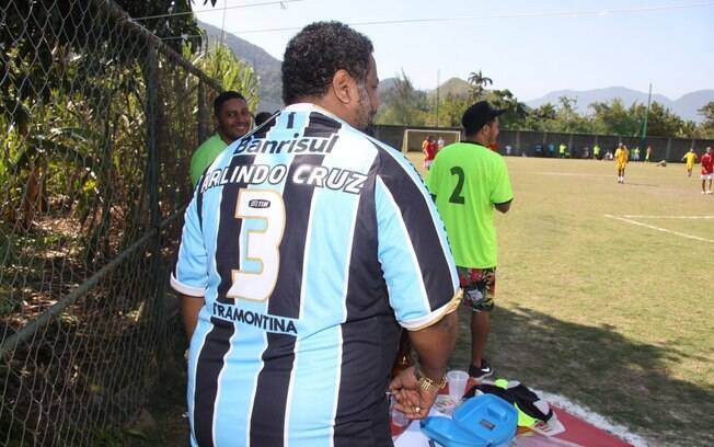 Arlindo Cruz ganhou uma camisa do Grêmio com seu nome