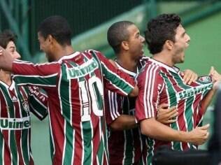 Jogadores do Fluminense comemoram gol de empate com o Coritiba que selou a permanência do clube na Série A de 2009 