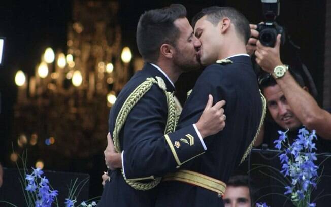 Primeiro casamento gay entre policiais da Espanha ocorreu no sábado (5)