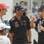 Button conversa com os pilotos da Red Bull, Mark Webber e Sebastian Vettel. Foto: AP