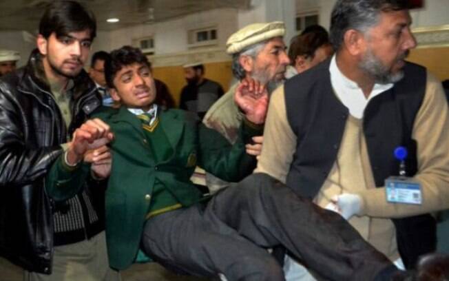 Ataque em colégio do Paquistão matou ao menos 100 crianças
. Foto: AP/BBC