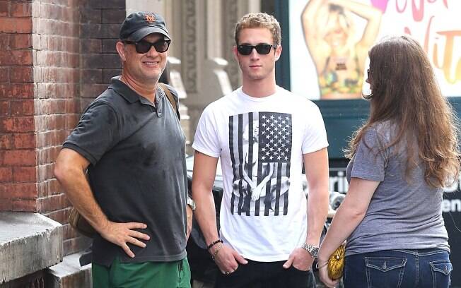 Tom Hanks com os filhos Chester e Elizabeth