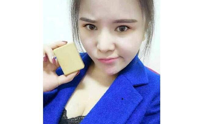 A chinesa conhecida como Xiao Xiao com o sabonete feito de sua própria gordura