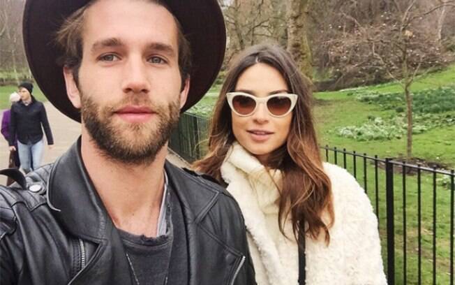 O modelo Andre Hamann com Thaila Ayala em Londres