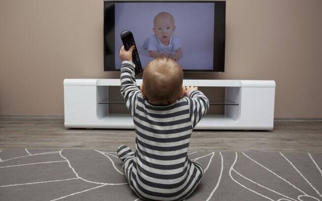 Pesquisadores aplicaram testes em crianças para determinar nível de aprendizado de linguagem de sinais através de vídeos