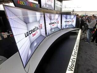 A LG apresentou na CES 2013 um protótipo de TV OLED com tela curva
