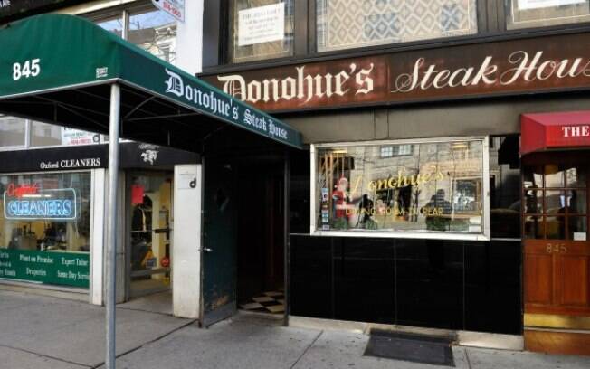 Duas garçonetes da Donohue's Steak House ganharam uma gorjeta de R$ 50 mil cada