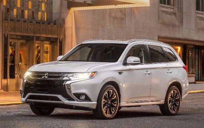 Tem SUV híbrido no Brasil, na forma do Mitsubishi Outlander PHEV, por R$ 204.990.