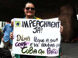 Muitos manifestantes carregaram cartazes para a manifestação paulistana