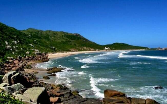 Na Praia da Galheta, em Florianópolis, a nudez é opcional