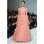 O vestido também não precisa ser obrigatoriamente branco, mas é preciso adequá-lo ao contexto da festa: prefira vestidos discretos para o dia. De Elie Saab. Foto: Getty Images