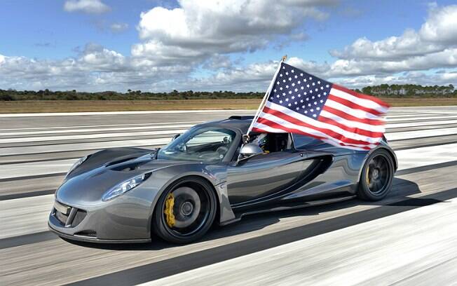 Hennessey Venom GT atingiu 435,31 km/h no mês passado